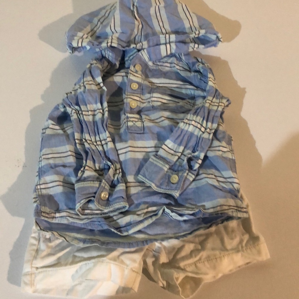 Carter’s summer outfit. Size 9months.